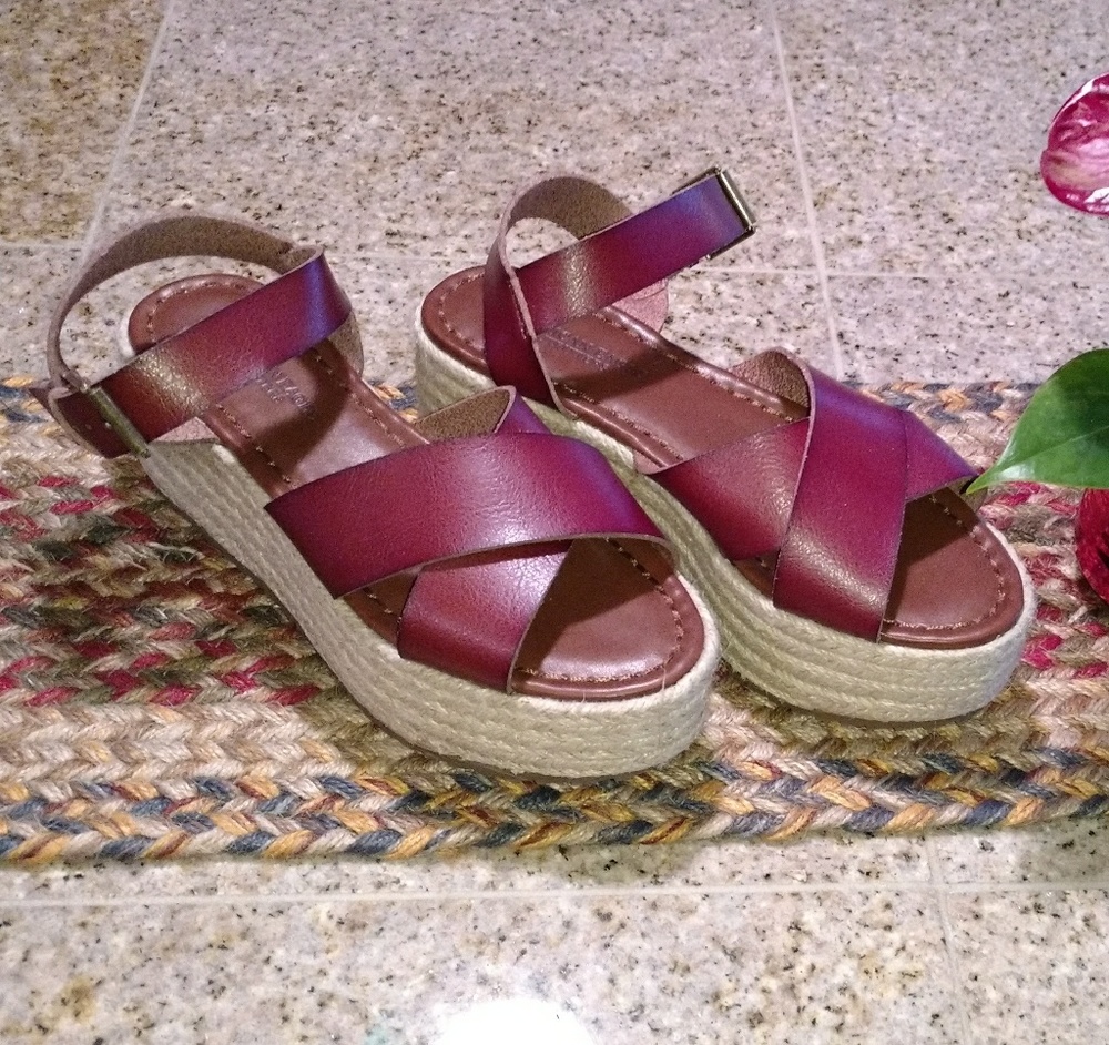American Eagle Outfitters Platform Sandles